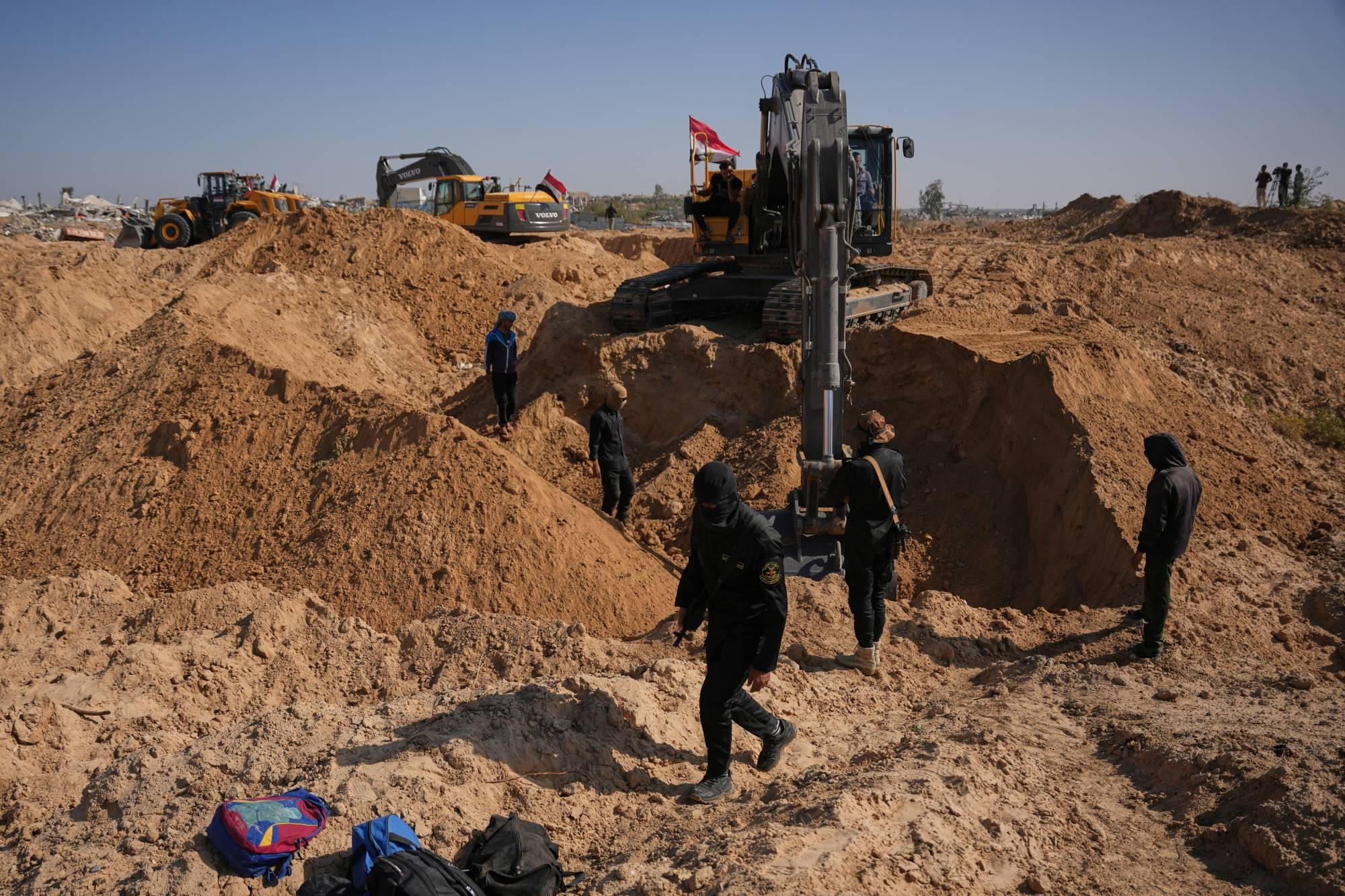 قناة عبرية: إسرائيل تحفر خندقًا على حدود قطاع غزة