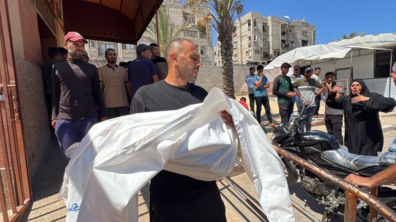 انتشال جثمان طفل في خان يونس