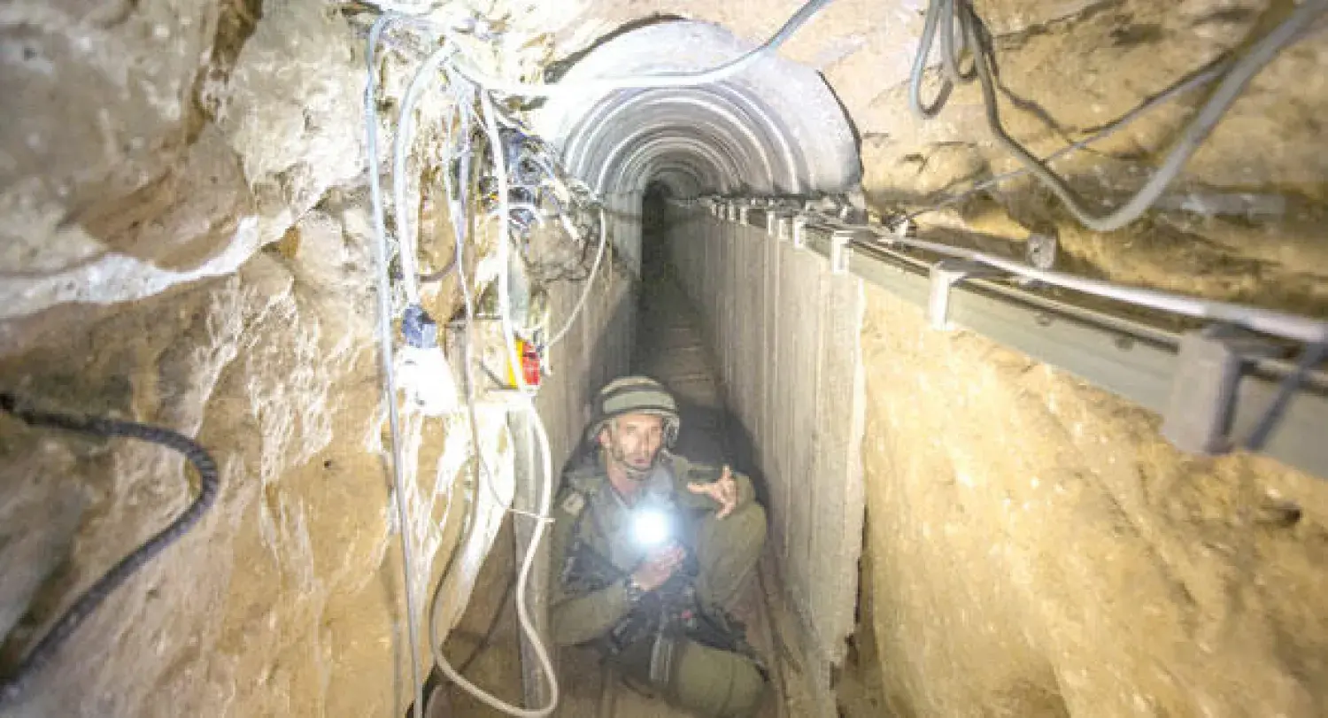 إسرائيل تكشف عشرات الأنفاق بغزة وحماس تتشبث بموقفها