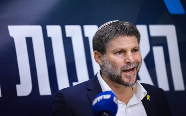 سموتريتش يدعو لحرب في الضفة على غرار غزة وتفكيك السلطة الفلسطينية