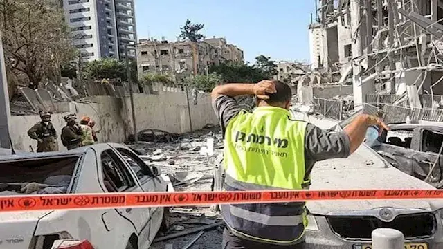 مقتل 21 إسرائيلياً وتضرر آلاف المباني وآلاف السيارات جراء القصف الإيراني