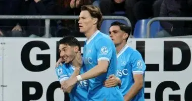 نابولي يرتقي لوصافة الدوري الإيطالي بفوز صعب على كالياري..