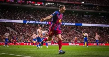 برشلونة يخطف فوزا مثيرا من أتلتيكو مدريد ويعزز صدارة الدوري الإسباني.