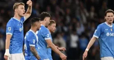 نابولي يكتسح كريمونيسي برباعية في الدوري الإيطالي.