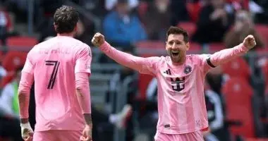 ميسي يقود فريقه للفوز 4-2 ويواصل صناعة التاريخ