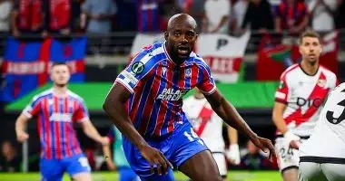 كريستال بالاس يعزز هيمنة الإنجليز ويتوج بدوري المؤتمر الأوروبي