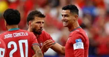 رونالدو يقود البرتغال لسحق أوزبكستان 5-0 في كأس العالم