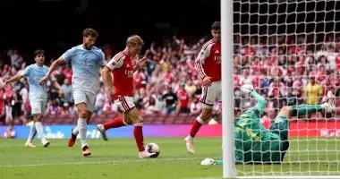 آرسنال يتوج بكأس الدرع الخيرية 3-0 ضد مانشستر سيتى بحضور مرموش..