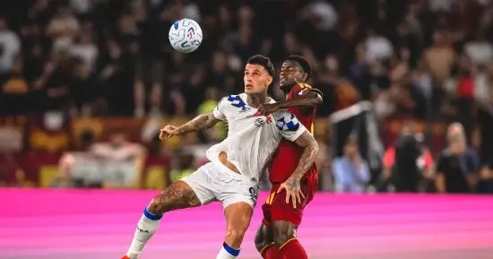 روما يقلب الطاولة على أتالانتا ويحقق فوزه الثالث في الدوري الإيطالي