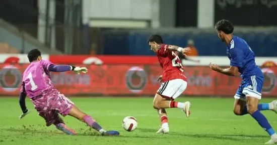 الأهلى يهزم أبو قير للأسمدة بهدفين ويتصدر ترتيب الدورى المصرى مؤقتا