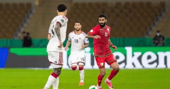 الإمارات تقصي عمان وتواجه السعودية في نهائي خليجي 27