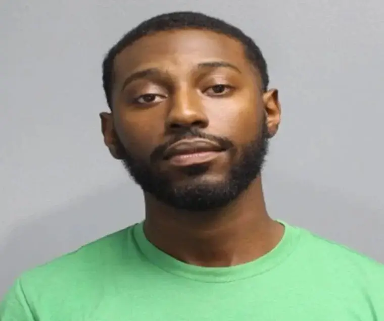 لص يسرق أحجاراً نادرة بـ11 ألف دولار ويحاول بيعها للشرطة