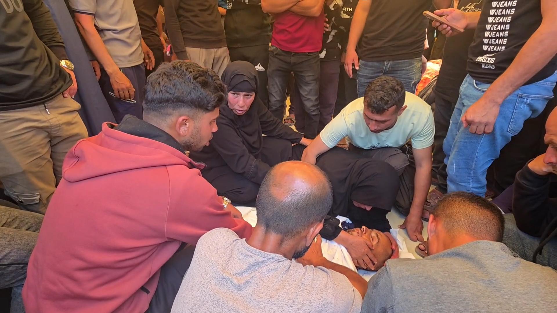 بالاسماء 6 شهداء باستهداف خيمة نازحين وسط مدينة غزة وإصابة فتاة ونسف شرقي خانيونس