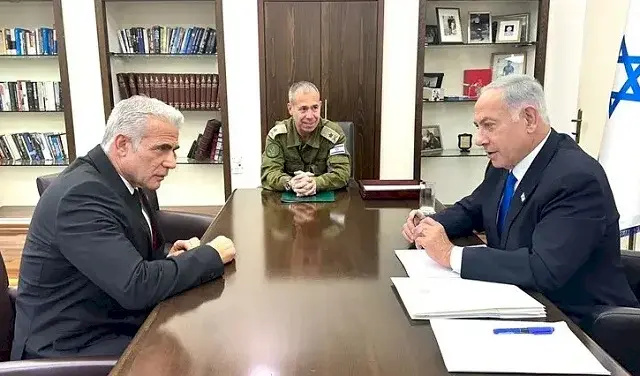 لبيد يتهم نتنياهو بتزوير بروتوكول مداولات أمنية ويطالب بتحقيق جنائي ضده