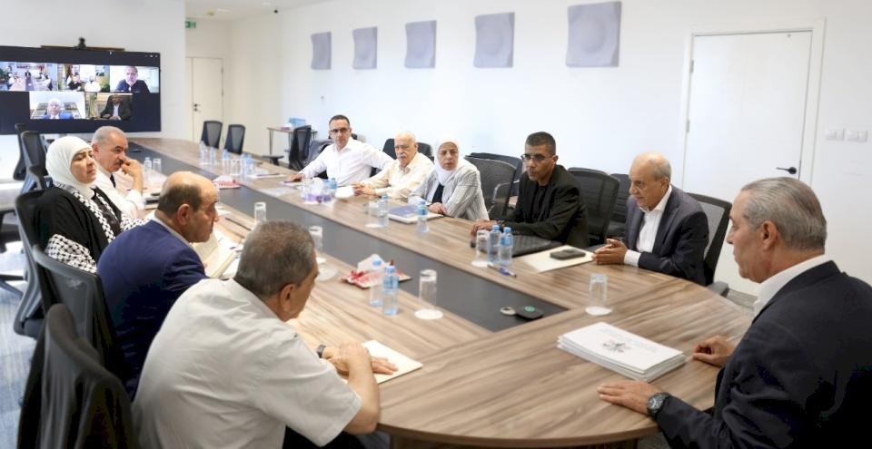اللجنة المركزية لحركة "فتح" تبحث الوضع الفلسطيني وتكلف قيادات بمهام جديدة