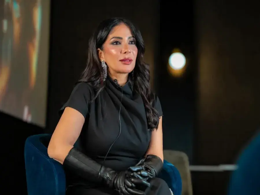 منى زكي تناقش الخيانة الزوجية في مسلسل طالع نازل