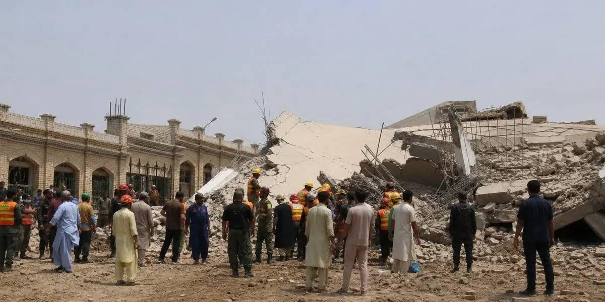 باكستان.. مقتل 17 طالبا ومعلما جراء انهيار سقف مدرسة