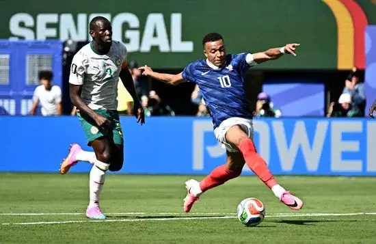 بالصور : فرنسا تستهل مشوارها في كأس العالم بثلاثية في شباك السنغال