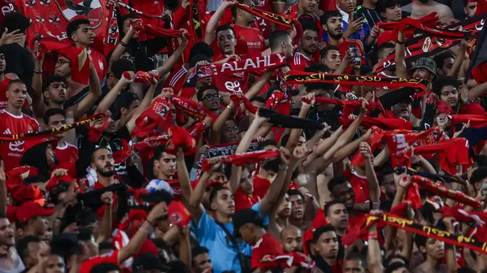 الجيش الملكي يُعلن الحرب القانونية على الأهلي بعد "ليلة الرشق والاشتباكات"