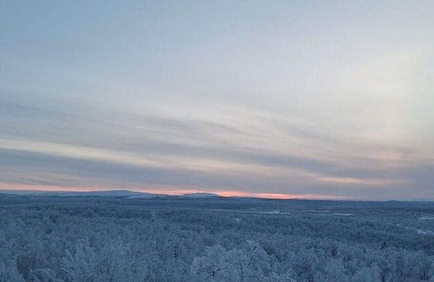 سكان مدينة مورمانسك الروسية يتجمعون لمشاهدة أول شروق للشمس بعد 40 يوما من الليل القطبي