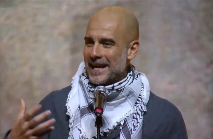 غوارديولا بالكوفية الفلسطينية.. يهاجم الصمت العالمي ويدعم فلسطين علنا