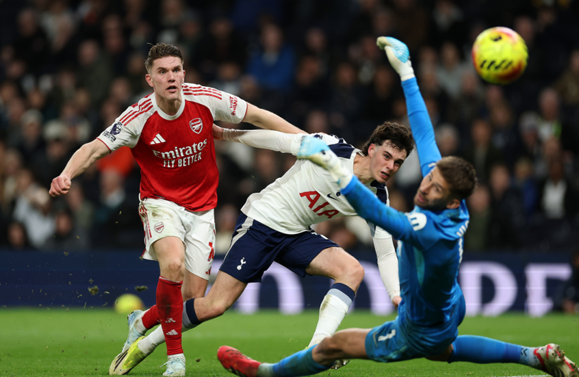 أرسنال يعود إلى سكة الانتصارات في الدوري الإنجليزي برباعية في شباك توتنهام