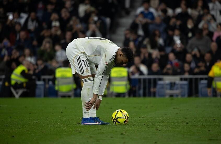 فضيحة مدوية.. أطباء ريال مدريد يخطئون في تحديد ركبة مبابي المصابة