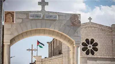 فلسطيني مسيحي بنى منزله خلال 7 سنوات.. والمستوطنون هجّروه بعد أسبوع واحد من سكنه