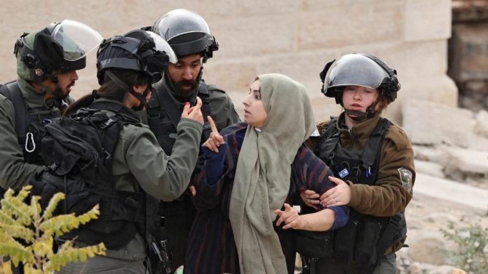 الاحتلال يعتقل أسيرة محررة من نابلس
