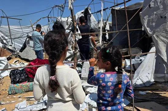 استشهاد طفل وإصابات بقصف مدفعي وإطلاق نار على خيام النازحين في غزة