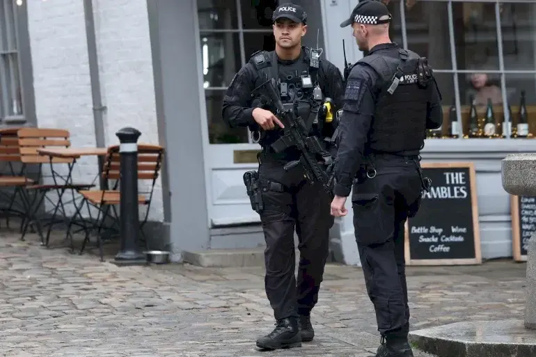 "حاولا دخول قاعدة نووية".. بريطانيا تعتقل شخصين تشتبه في أنهما جاسوسان لإيران