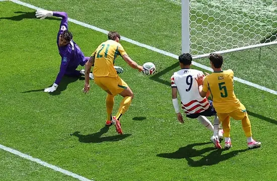 منتخب الولايات المتحدة يهزم أستراليا بثنائية ويتأهل لدور الـ 32 بكأس العالم.. صور