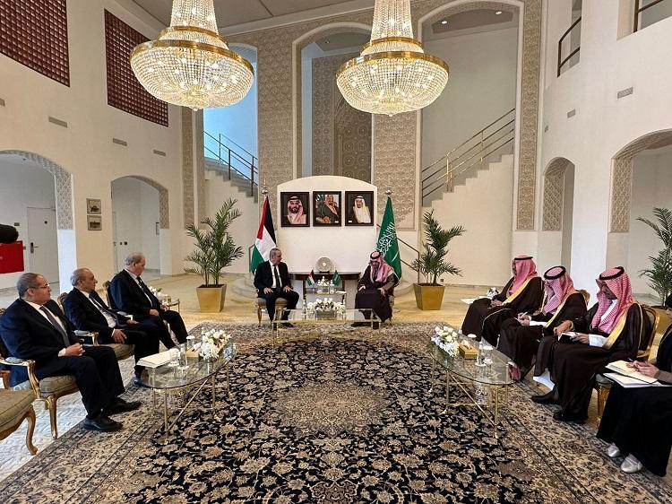 تفاصيل لقاء وفد فلسطيني برئاسة الشيخ مع وزير خارجية السعودية