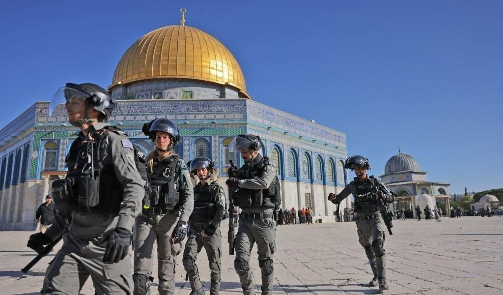الاحتلال يصعّد انتهاكاته في القدس والأقصى ويحوّل المدينة إلى ثكنة عسكرية