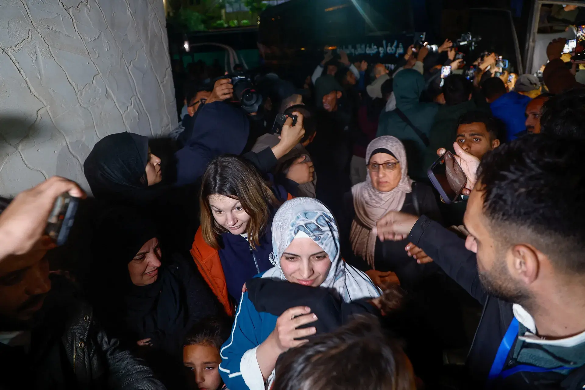 الاحتلال يعتقل مواطناً عائداً إلى غزة عبر معبر رفح