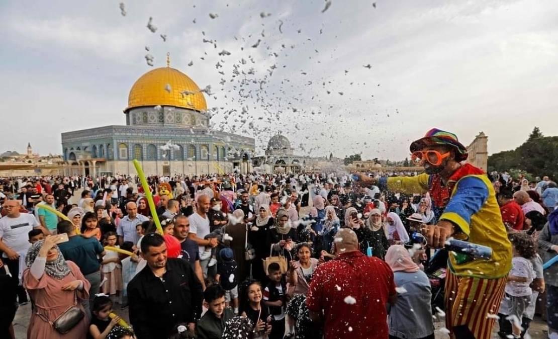 الخميس المتمم لرمضان والجمعة أول أيام عيد الفطر السعيد في فلسطين