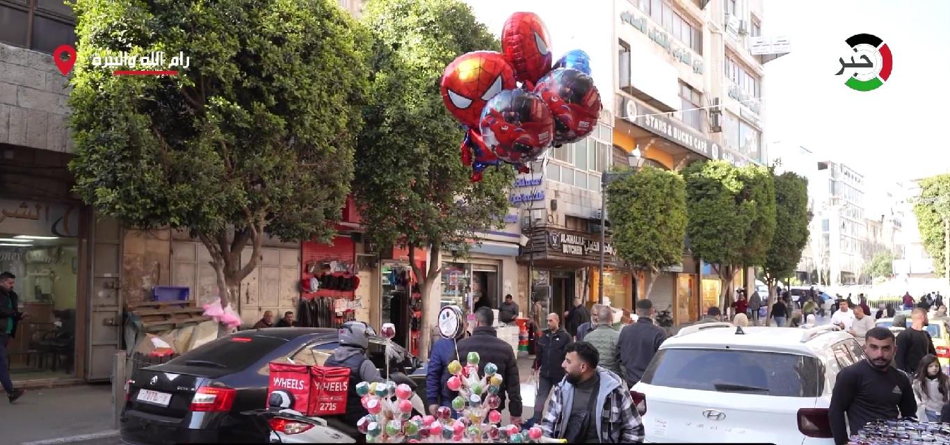 بالفيديو: وكالة خبر ترصد أجواء استقبال عيد الفطر السعيد في رام الله