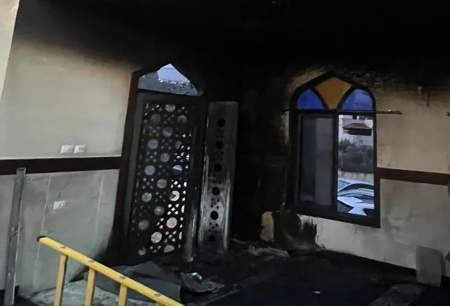 مجلس الإفتاء الأعلى يستنكر جريمة إحراق مسجد أبي بكر الصديق غرب نابلس