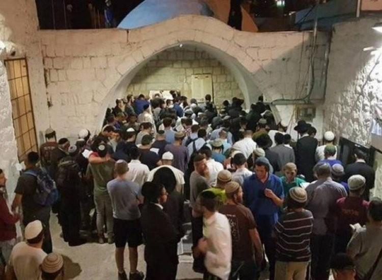 مستوطنون يقتحمون مقامات دينية إسلامية في عورتا جنوب شرق نابلس