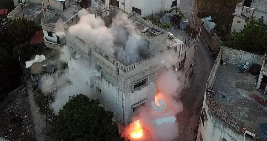 الاحتلال يفجر منزل عائلة الشهيد محمود العقاد في نابلس