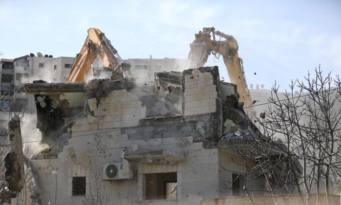 الاحتلال يشرع بعمليات هدم في بلدة الرام شمال القدس