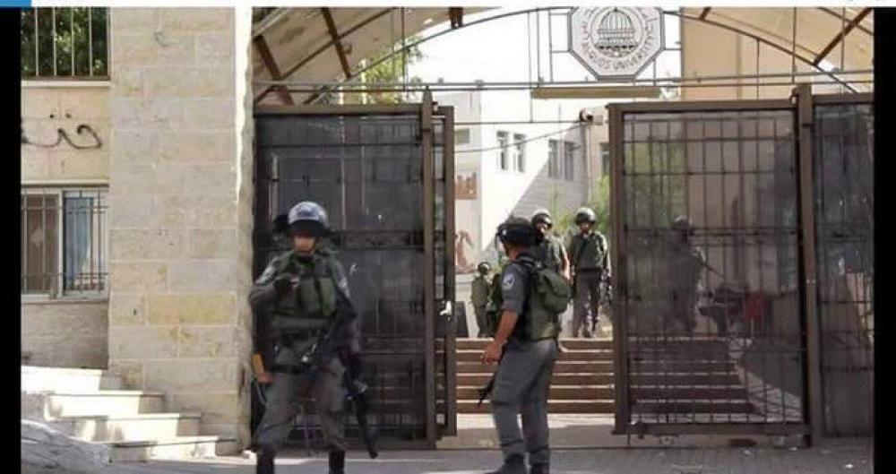 الاحتلال يقتحم جامعة القدس ويستجوب طلبة