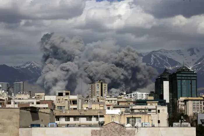 الاحتلال يزعم اغتيال عدد من مسؤولي الاستخبارات الإيرانية