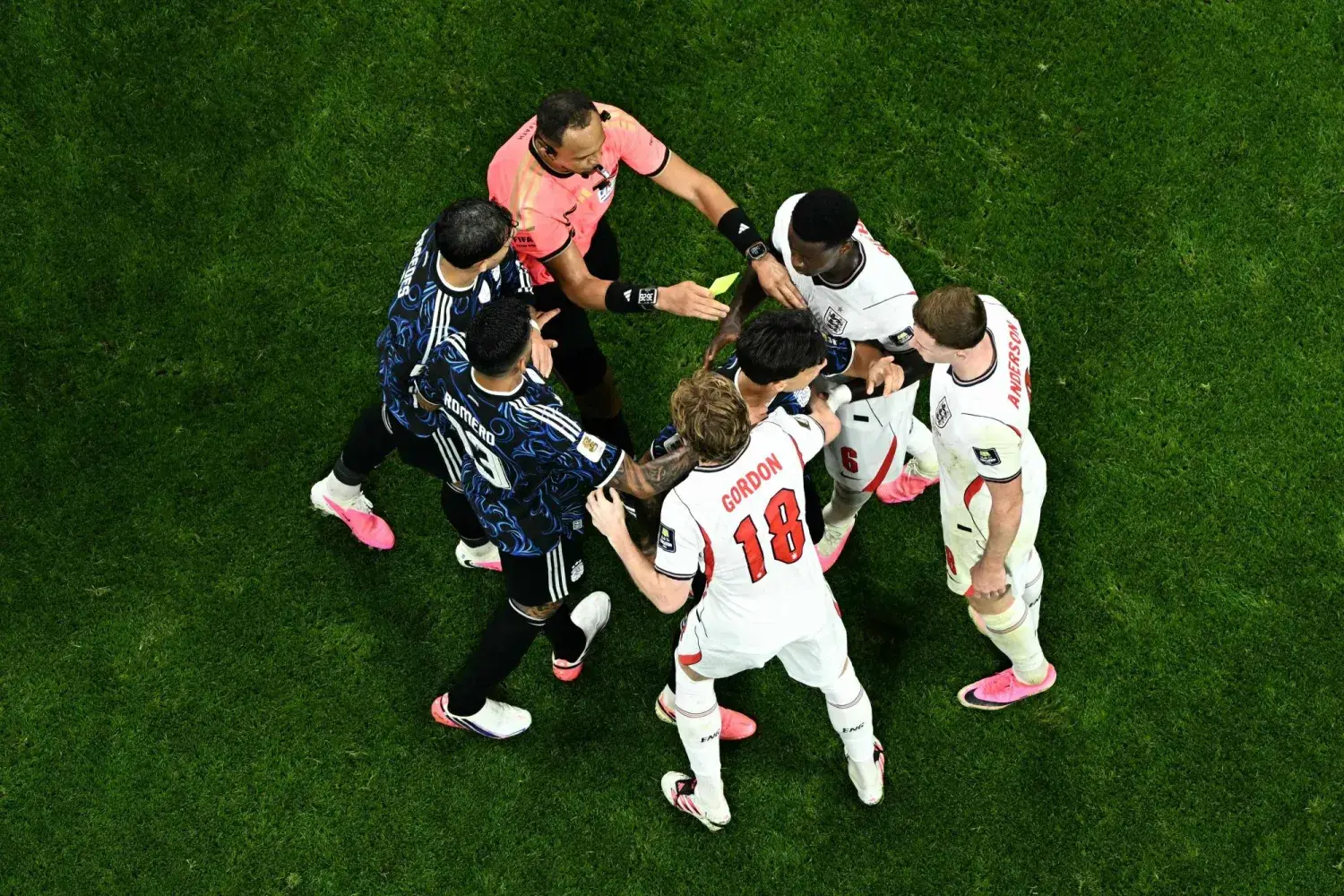 الأرجنتين تهزم إنجلترا 2 - 1 وتواجه إسبانيا في نهائي كأس العالم 2026