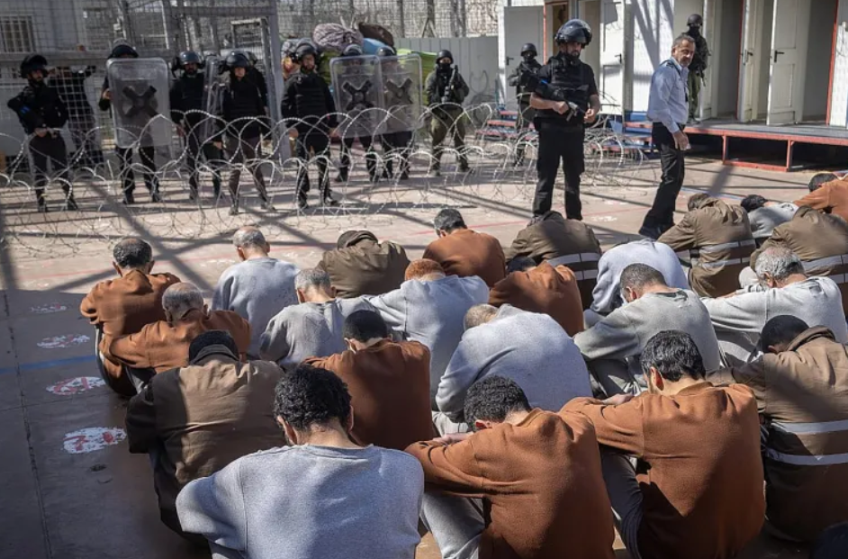 1200 مسؤول إسرائيلي سابق يدعون إلى رفض قانون إعدام الأسرى الفلسطينيين