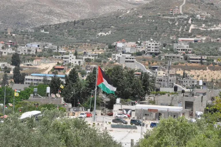 هآرتس: إسرائيل تسرّع الاستيلاء على أراضي الضفة عبر ملف الآثار