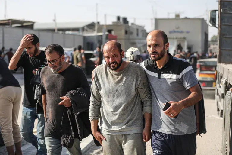 الاحتلال: مئات الغزيين العالقين في الضفة منذ بدء الحرب يسعون للعودة إلى غزة