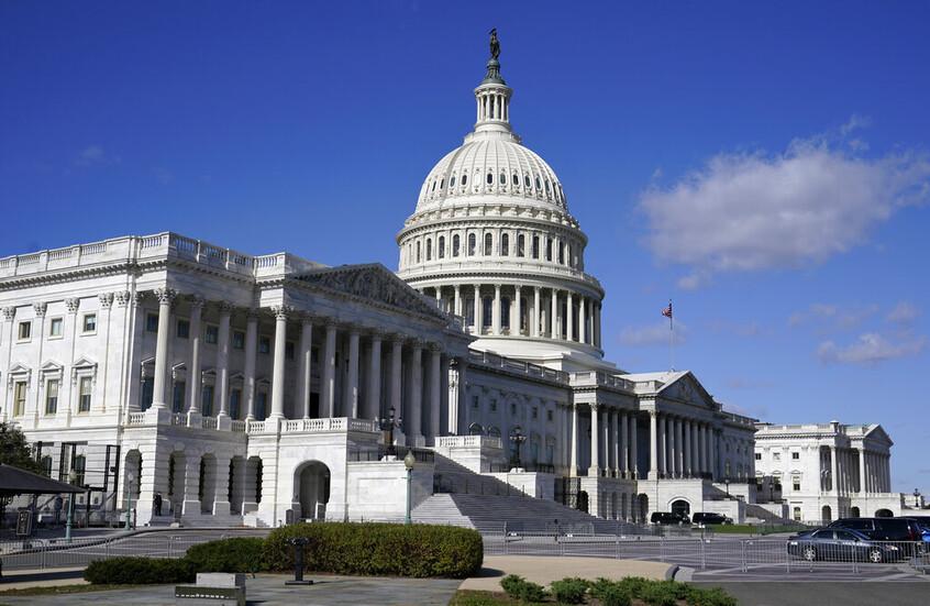 وفد مجلس "الدوما" الروسي يزور مبنى الكابيتول