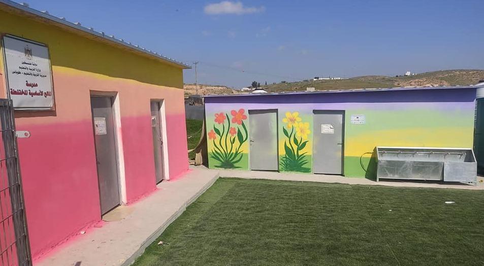 مستعمرون يهدمون مدرسة المالح في الأغوار الشمالية