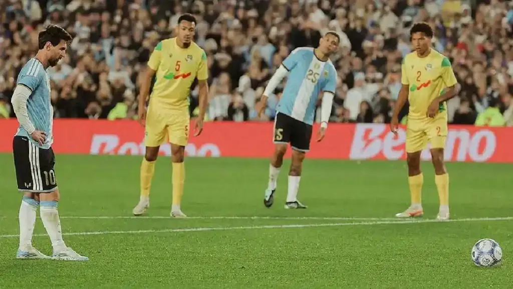 ميسي يسجل في آخر مباراة مع منتخب الأرجنتين..